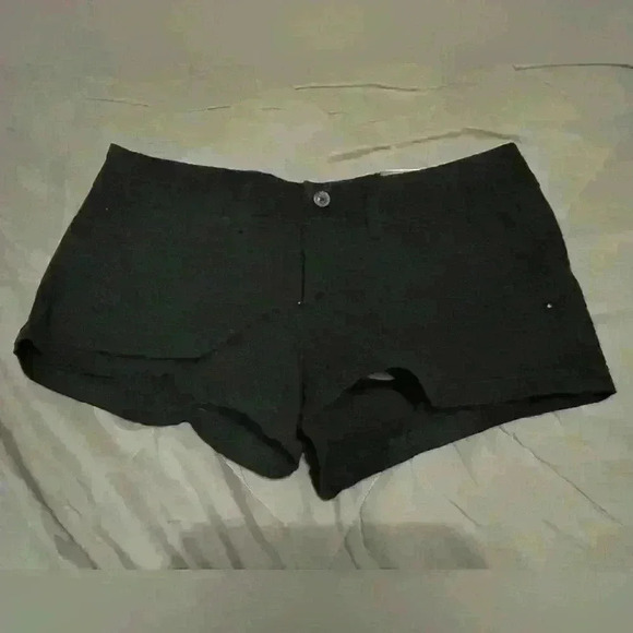 American Eagle  Outfitters black shortie shorts size 6 NWT - Picture 1 of 3
